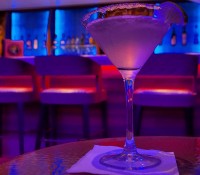 Der Lavendel-Daiquiri ist mein Lieblings-Cocktail bei Royal Caribbean, mit 13 Dollar plus Servicegebühr und spanischer Mehrwertsteuer allerdings nicht gerade ein Schnäppchen.