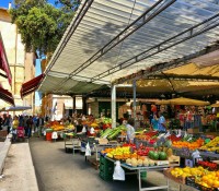 am Markt von Civitavecchia wünsche ich mir jedes Mal, nicht auf einem Kreuzfahrtschiff zu sein, damit ich hier so richtig einkaufen könnte - aber frisches Obst und Fisch kann ich halt leider nicht mit aufs Schiff nehmen.