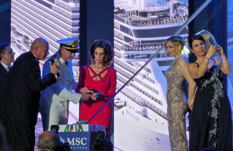 Sophia Loren tauft die MSC Seaview