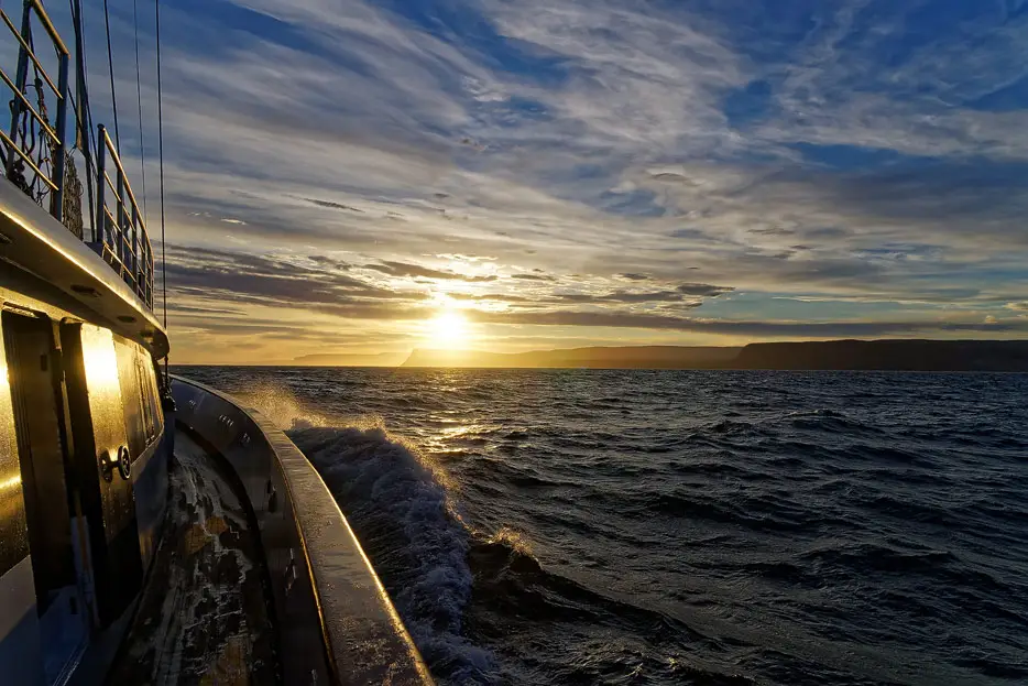 Sonnenaufgang in den Westfjorden Islands