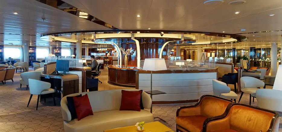 "Guest Services" - integriert in den Seabourn Square
