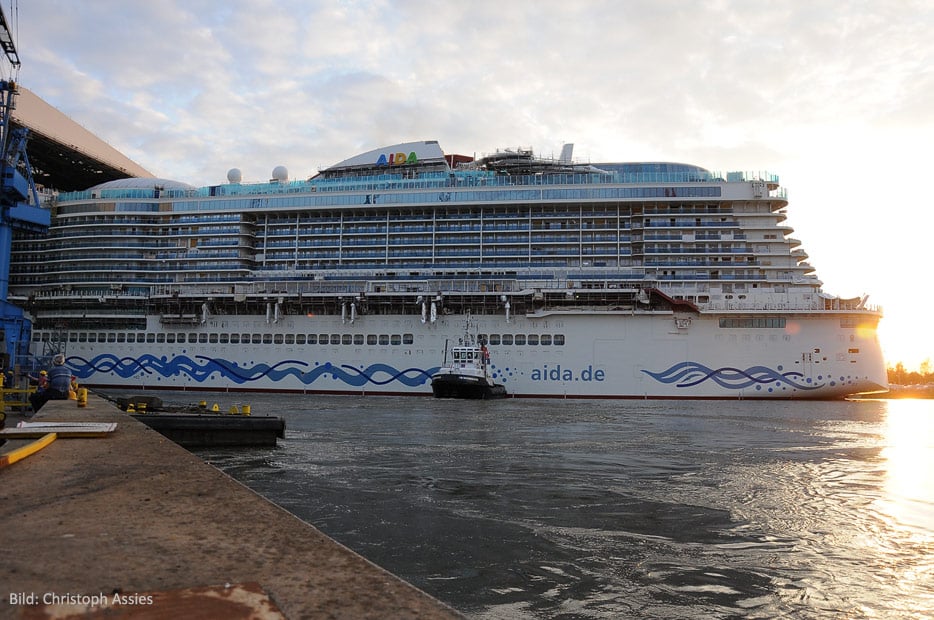 Ausdocken der AIDAnova (Bild: Christoph Assies)