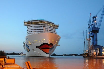 Ausdocken der AIDAnova (Bild: Christoph Assies)