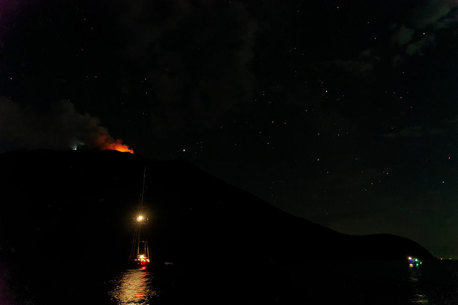 Stromboli bei Nacht