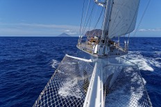 im Bugspriet-Netz der Rhea