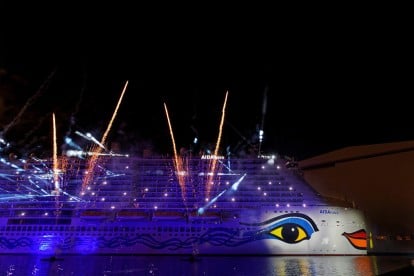 Licht- und Feuerwerk-Show nach der Taufe