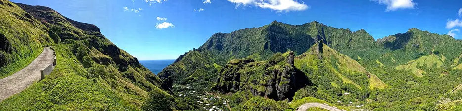 Panorama-Blick auf das Tal von Hanavave auf der Marquesas-Insel Fatu Hiva