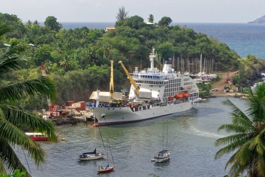 Zugleich Fracht- und Passagier-Schiff: die Aranui 5