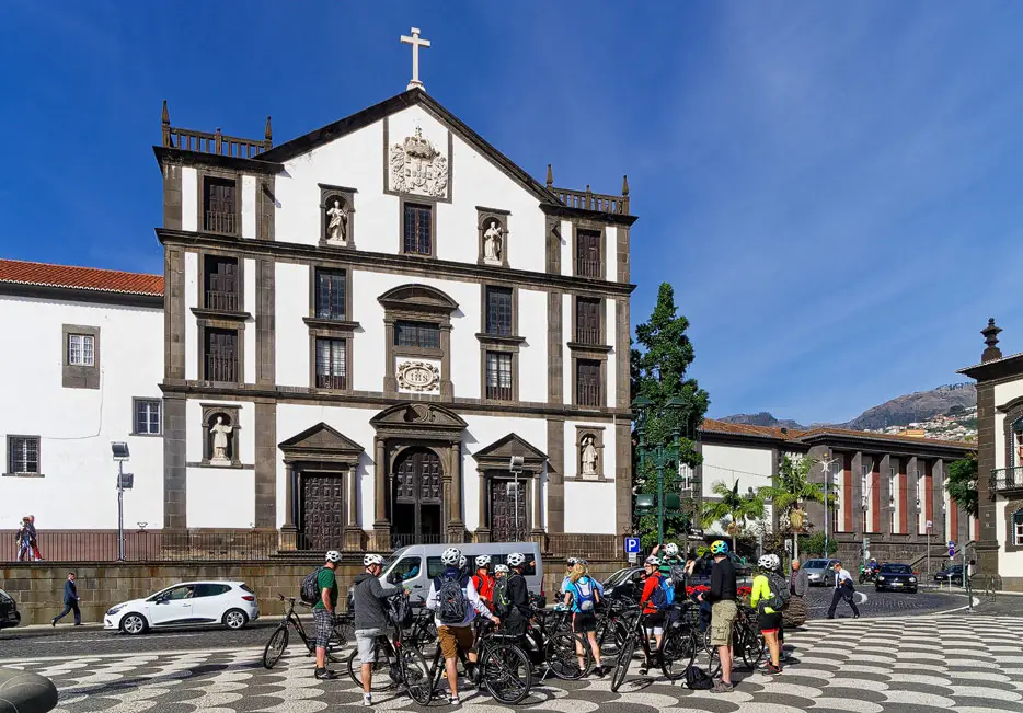 auf Fahrradtour durch Funchal