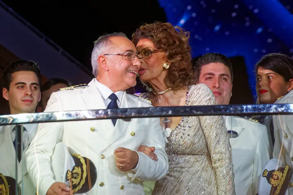 Taufpatin Sophia Loren und Kapitän Raffaele Pontecorvo