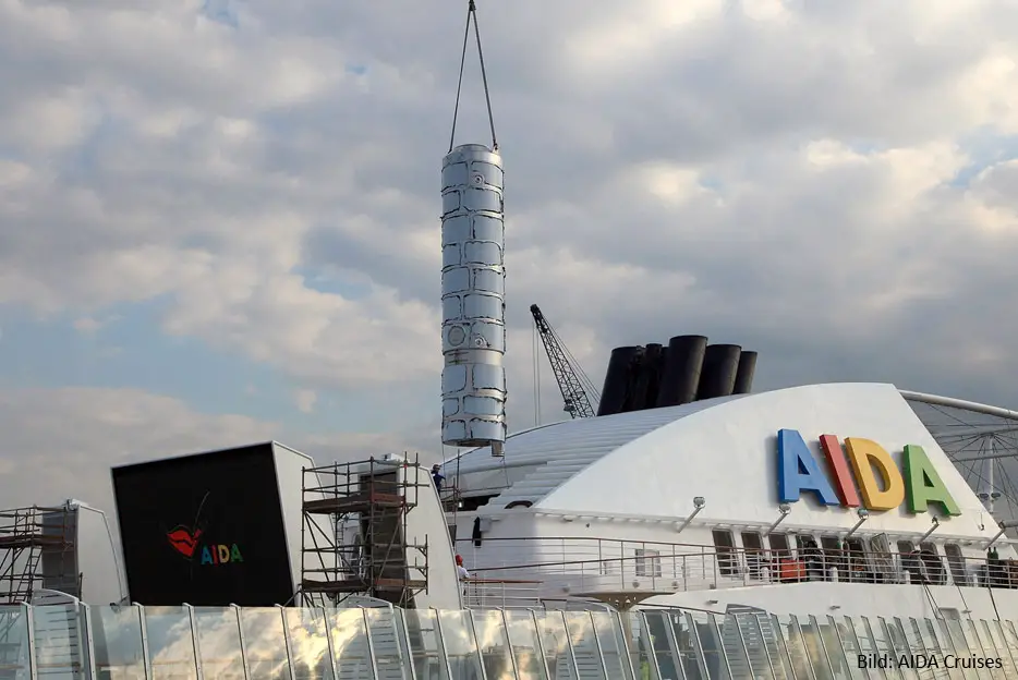 Einbau eines Abgas-Filtersystems auf einem AIDA-Kreuzfahrtschiff (Bild: AIDA Cruises)