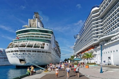 Kreuzfahrtschiffe im Hafen von Nassau, Bahamas