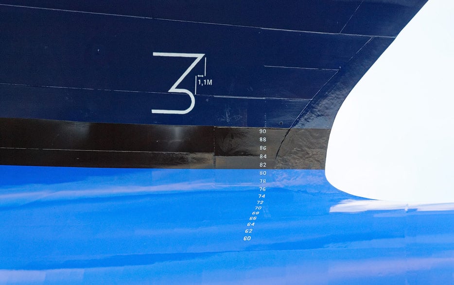 Bugwulst- und Tiefgangsmarkierung