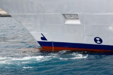 Markierungen am Rumpf von Kreuzfahrtschiffen