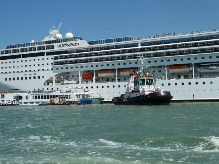 MSC Opera und River Countess (Bild: Carsten Fister)