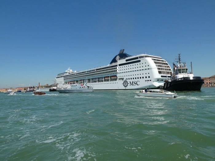 MSC Opera und River Countess (Bild: Carsten Fister)