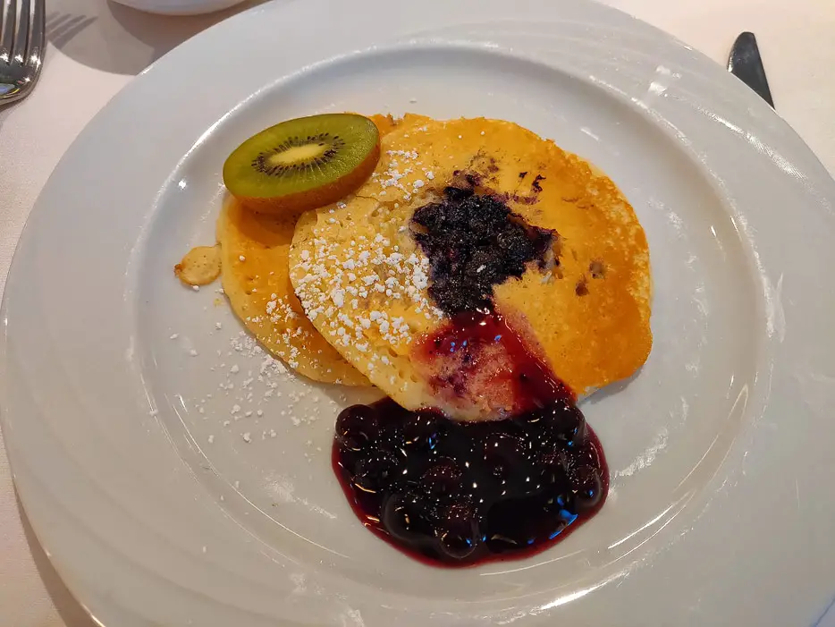 Blaubeer-Pancake zum Frühstück