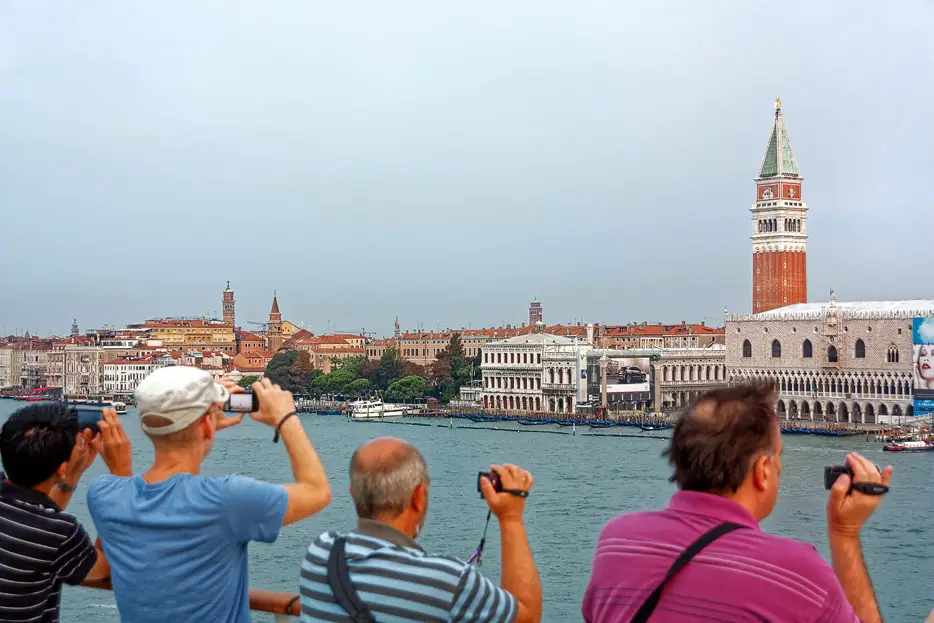 Blick vom Kreuzfahrtschiff in Venedig