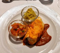 Gemüse-Burrito und Guacamole