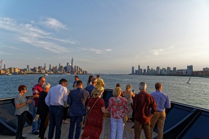 Observation Terrace, Auslaufen in New York