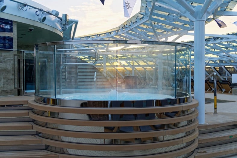 Yacht Club Sonnendeck