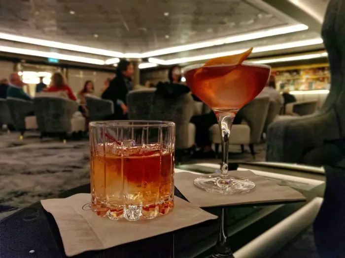 Cocktails in der Meridian Bar
