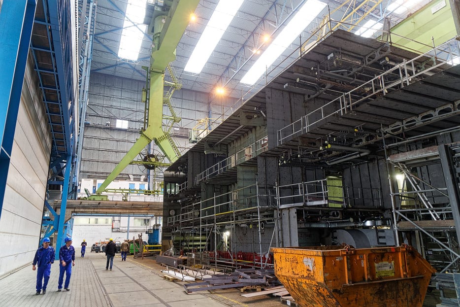 Ausgefeilte Vermessungstechnik sorgt für absolut geraden Aufbau der Blöcke.