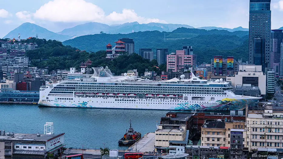 Explorer Dream in Keelung (Bild: Dream Cruises)