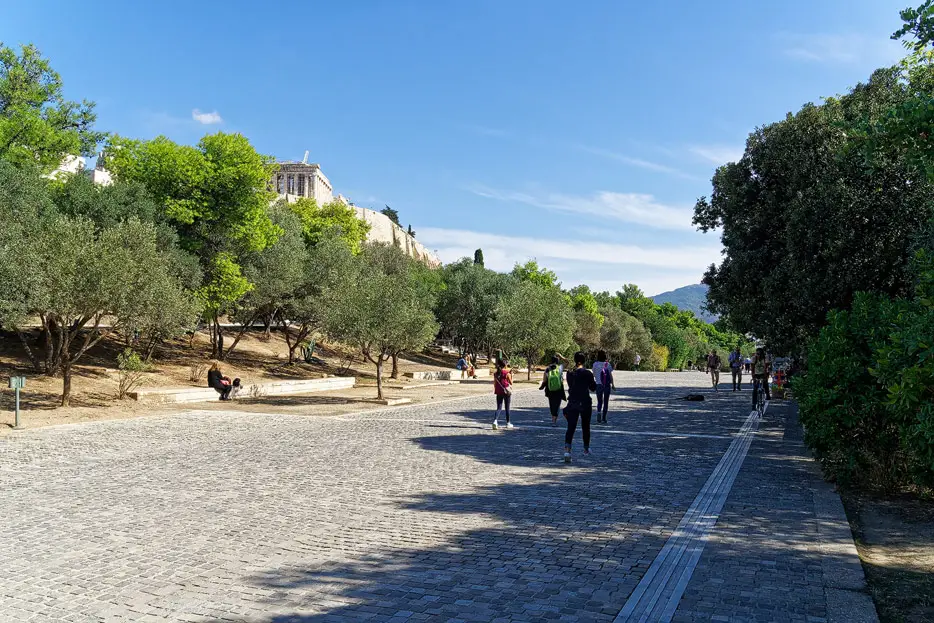 nahe des Eingangs zur Akropoli