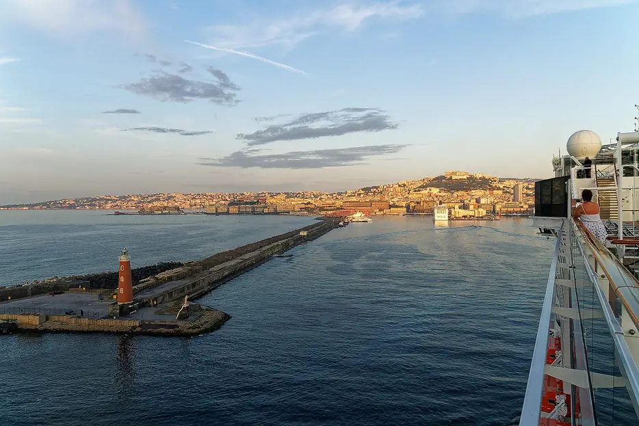 Hafeneinfahrt Neapel