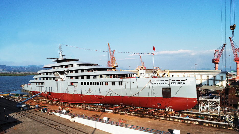 Emerald Azzurra beim Stapellauf in der Werft (Bild: Emerald Yacht Cruises)