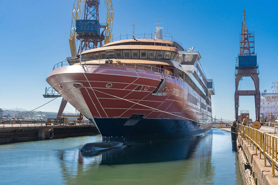 World Navigator in der Werft in Portugal (Bild: Nicko Cruises)