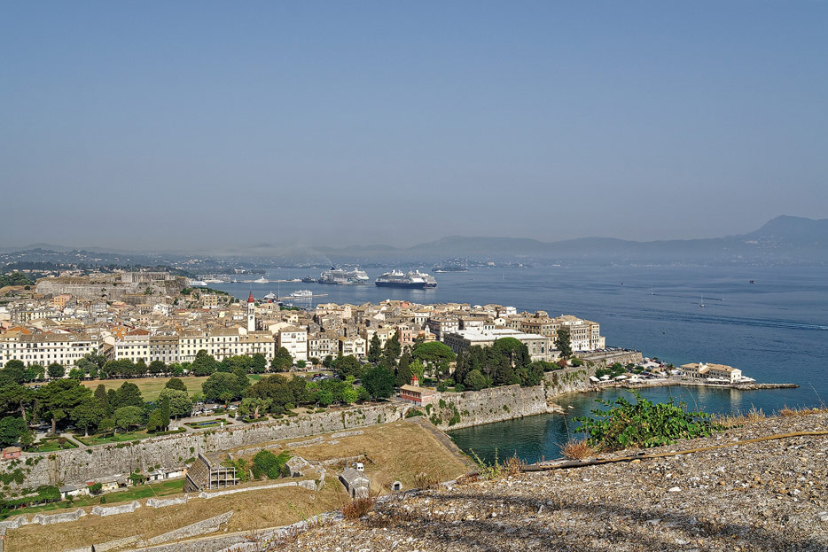 Blick von der alten Festung auf Korfu-Stadt
