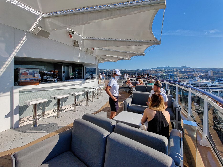 Horizon Bar, Long Island Pool