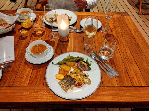 Iberico-Schwein, Fisch, Paella, Gazpacho vom Lido-Buffet