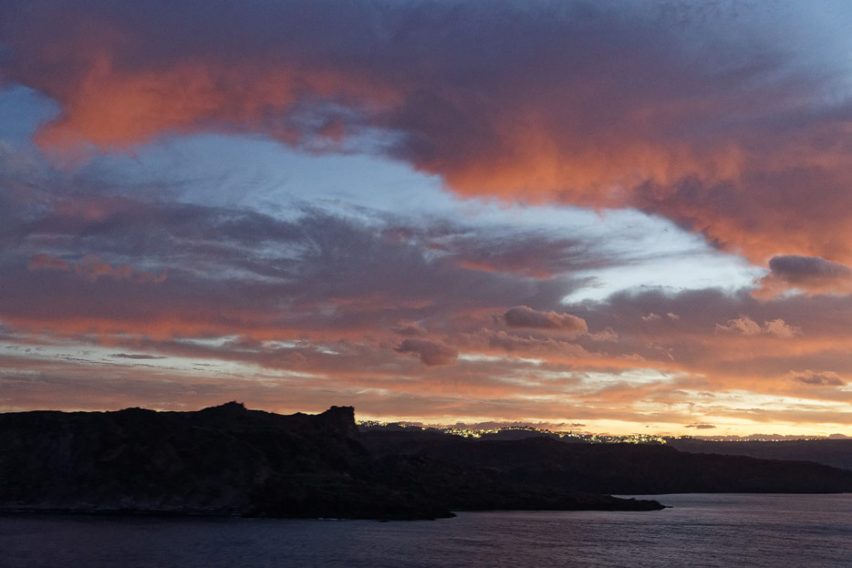 vor Sonnenaufgang in Santorini