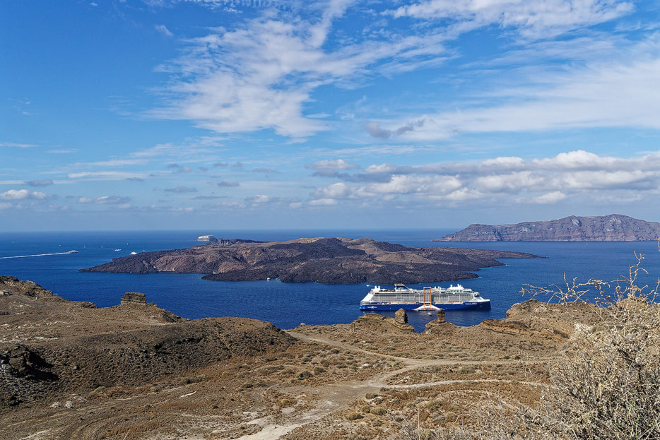Celebrity Apex vor Santorini