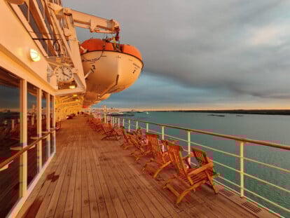 Promenadendeck zum Sonnenuntergang