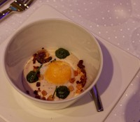 Rossini: Gruß aus der Küche (Ei, Spinat, Speck)