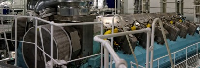 Hauptmaschine Nr. 2: Dual Fuel, erkennbar an den gelben Rohrleitungen