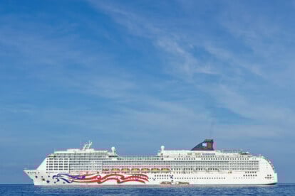 Pride of America vor Kona, Big Island