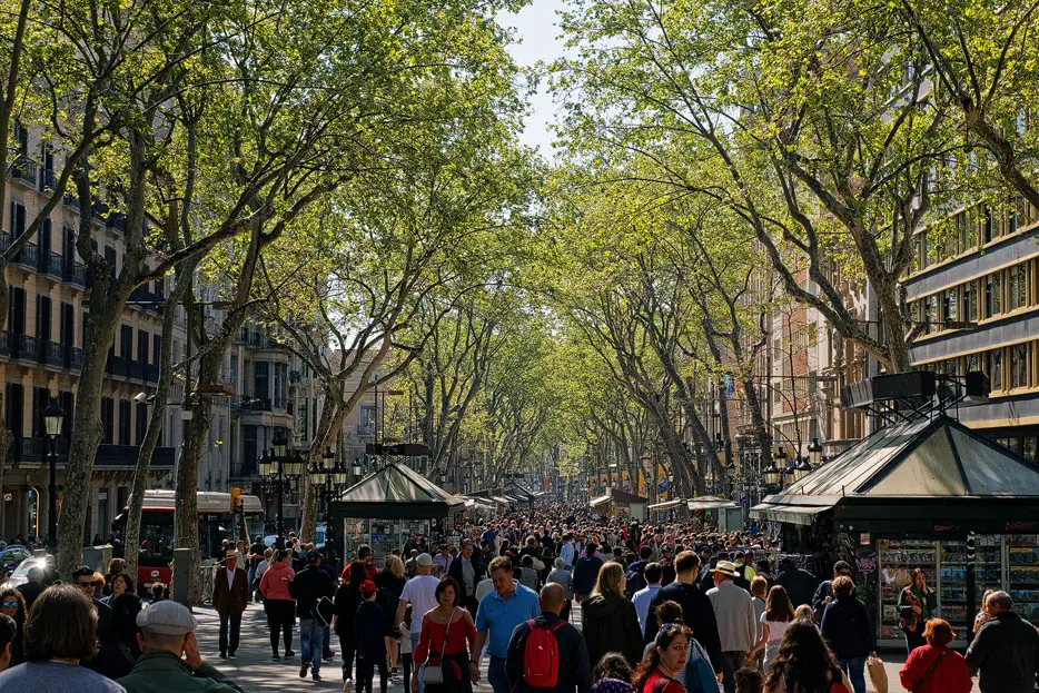 Kampf gegen Overtourism: Barcelona verbietet große Touristengruppen
