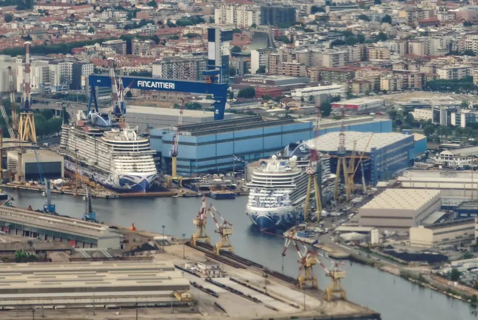 Fincantieri-Werft in Marghera mit Norwegian Viva (links) und Norwegian Prma