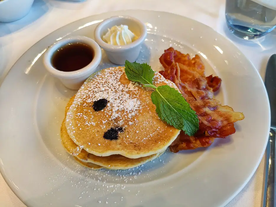 Pancakes, Speck, Frühstück
