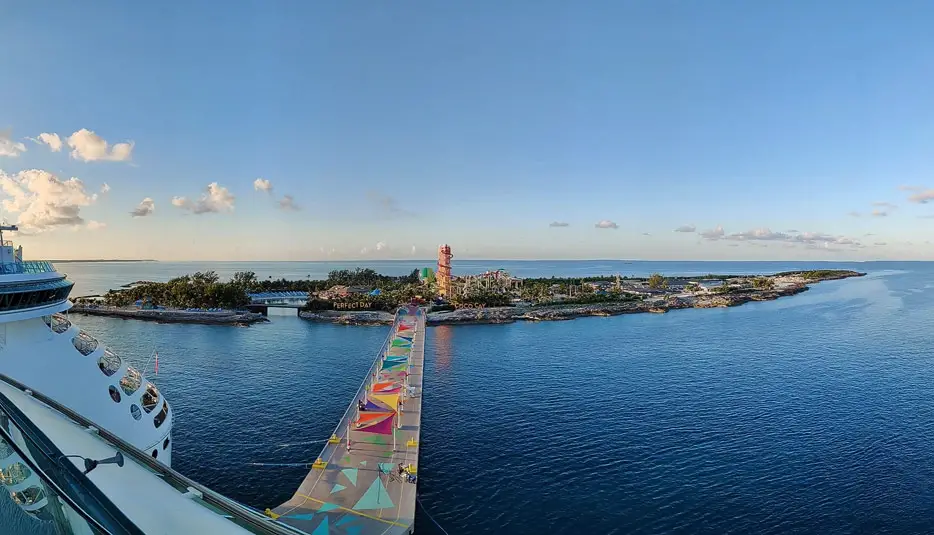 Blick auf Coco Cay 2022, Blickwinkel von der Freedom of the Seas am neuen Pier