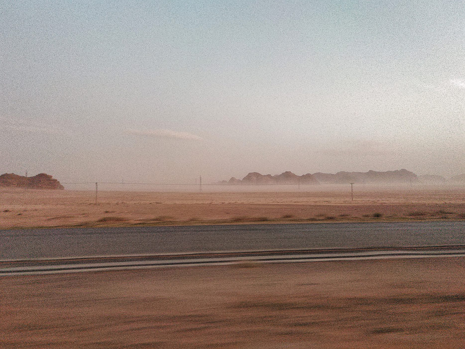 jordanische Wüste auf der Rückfahrt von Petra nach Sonnenuntergang