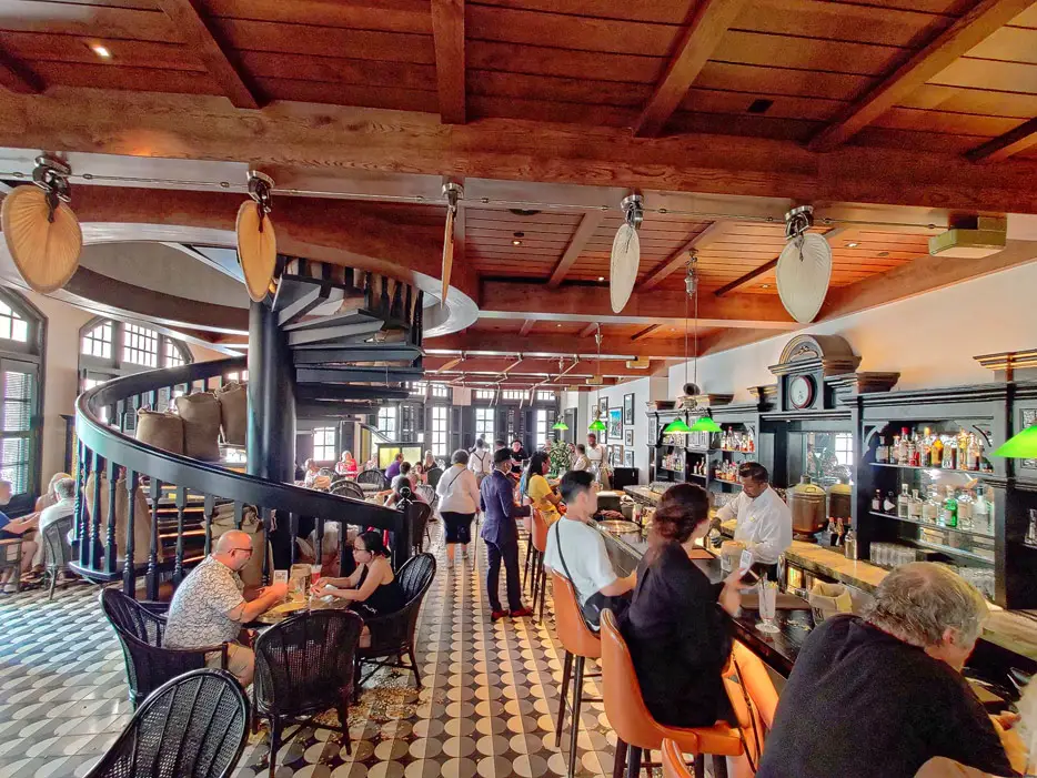 Long Bar, Raffles Singapore