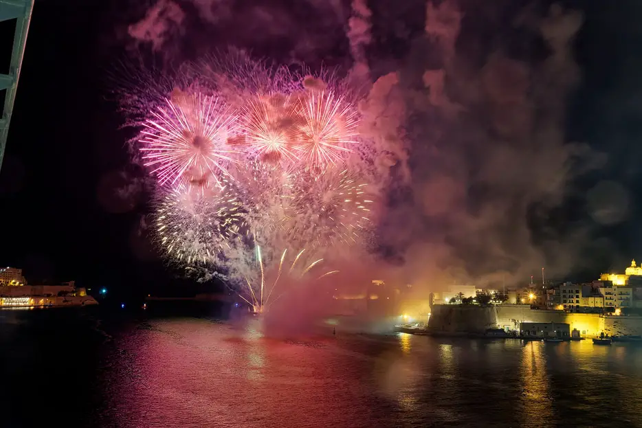 Feuerwerk im Grand Harbour von Valletta
