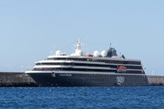 Nicko Cruises gibt Expeditionskreuzfahrtgeschäft auf, World Voyager geht zu Atlas Ocean Voyages