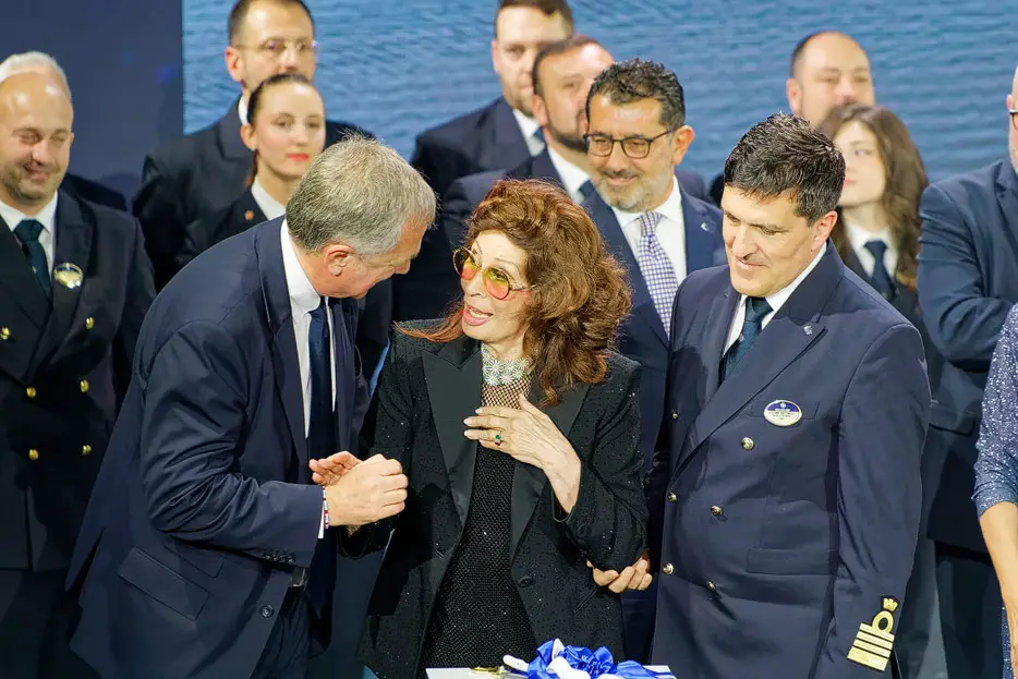 Sophia Loren bei der Taufe der MSC Euribia mit Pierfrancesco Vasgo und Kapitän Stefano Battinelli